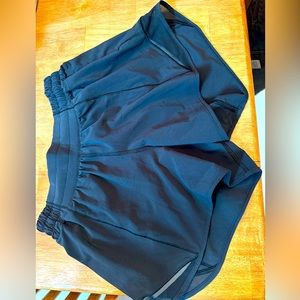 I am selling a never worn pair of lululemon hotty hot shorts in a size 4